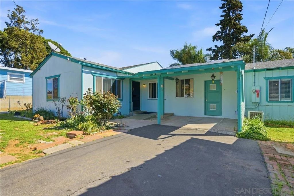 Photo of 214 Summit Ave, Fallbrook, CA 92028 (MLS # 260004684)
