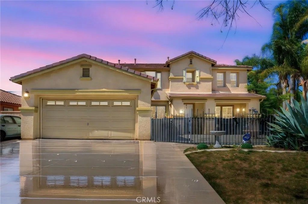 Photo of 977 Saltbush Ln, Hemet, CA 92545 (MLS # DW26068080)