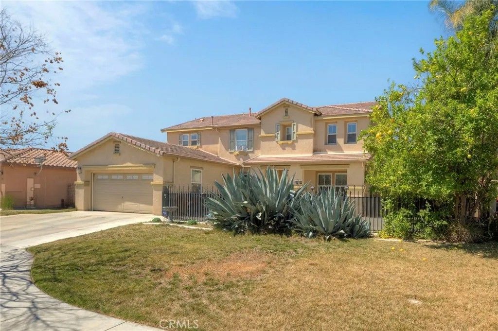 Photo of 977 Saltbush Ln, Hemet, CA 92545 (MLS # DW26068080)