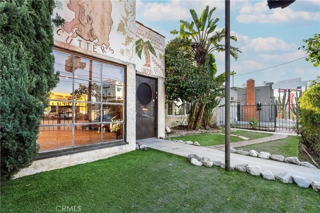 Photo of 11170 Burbank, North Hollywood, CA 91601 (MLS # SR26018864)