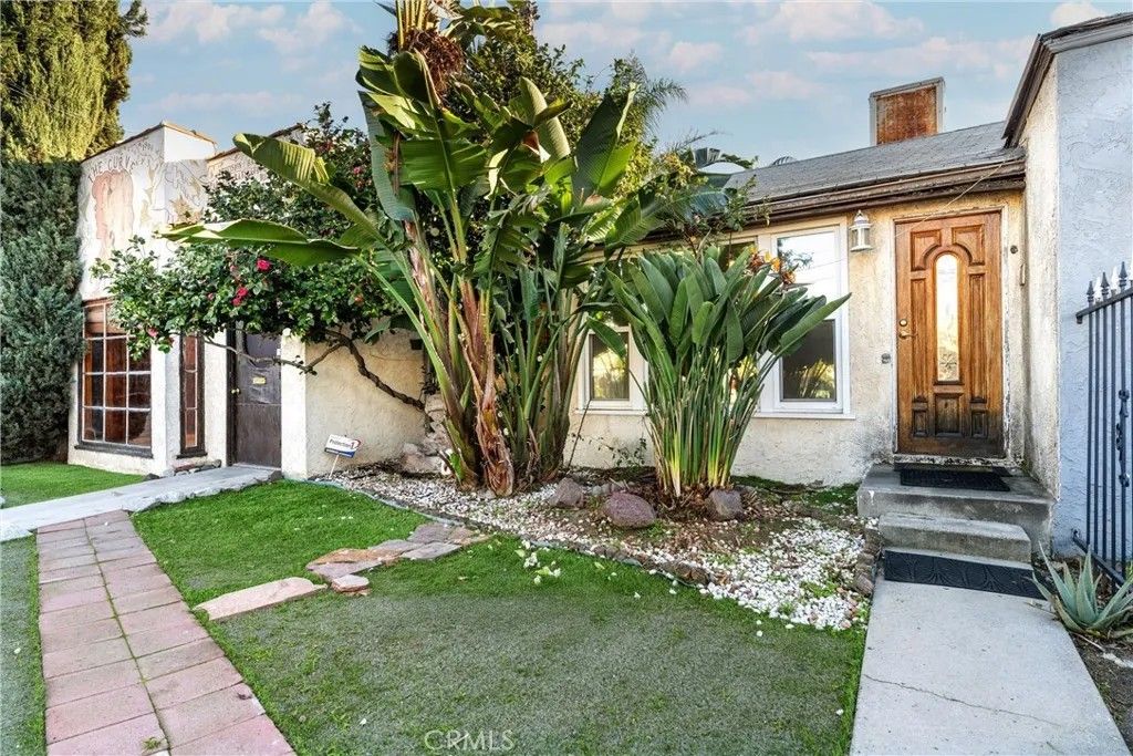 Photo of 11170 Burbank, North Hollywood, CA 91601 (MLS # SR26018864)