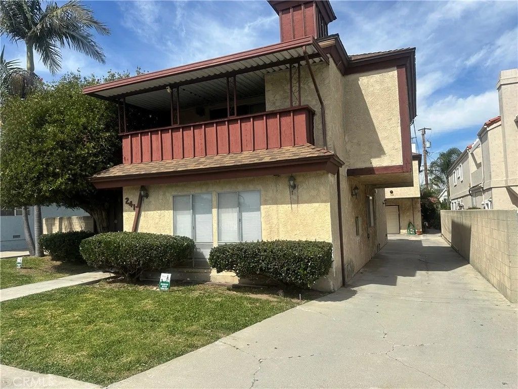 Photo of 2417 Ruhland Ave, Redondo Beach, CA 90278 (MLS # SB26083749)