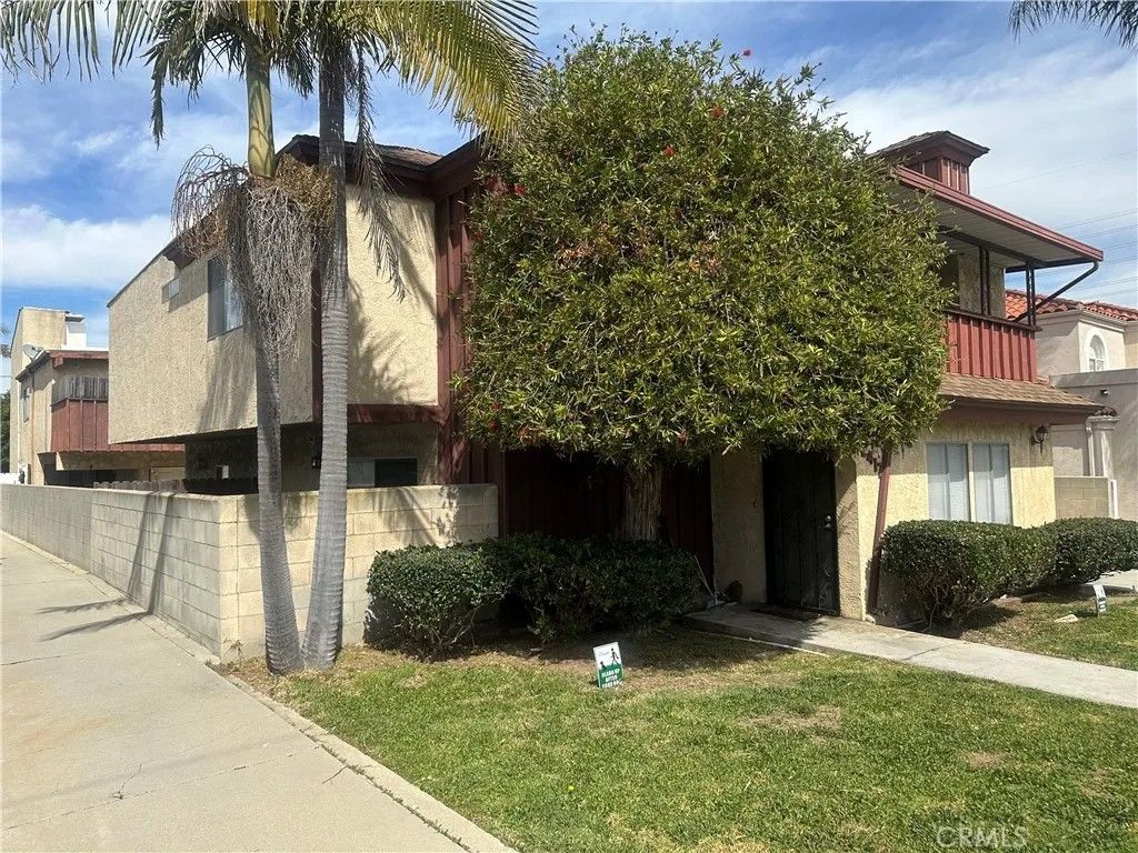 Photo of 2417 Ruhland Ave, Redondo Beach, CA 90278 (MLS # SB26083749)
