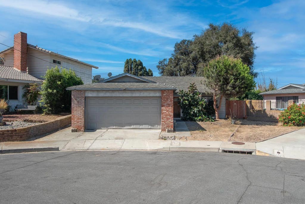 Photo of 1823 Sparks Ct, San Diego, CA 92110 (MLS # 260020237)