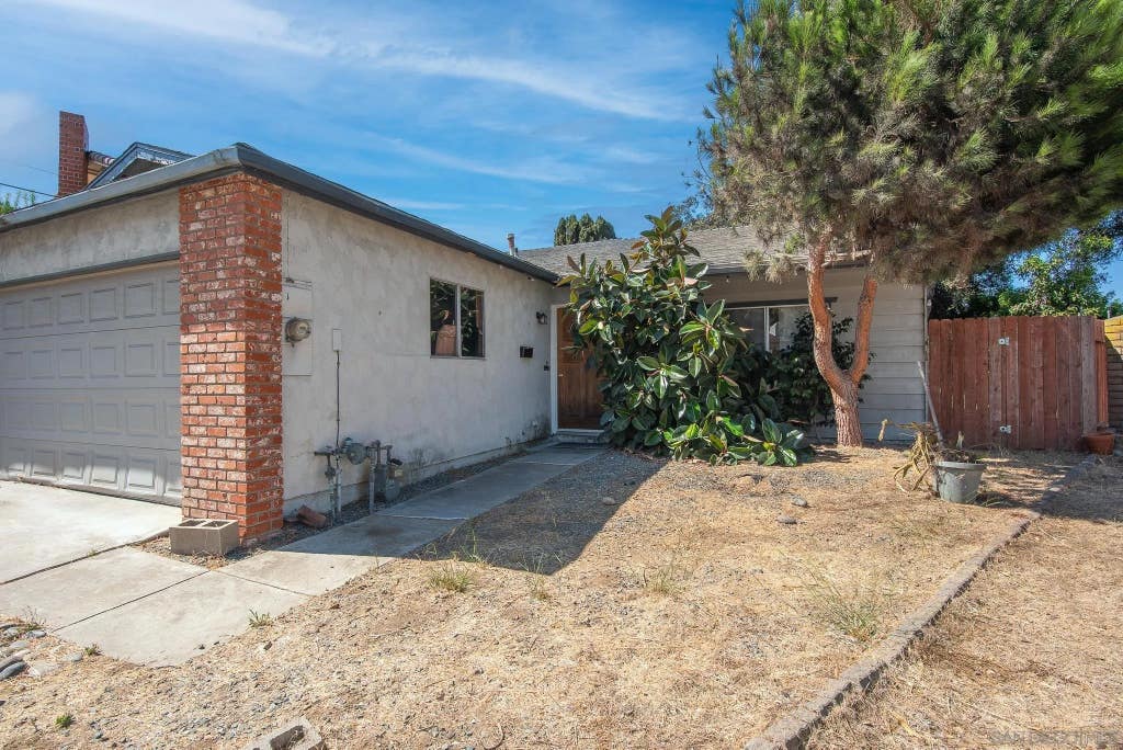 Photo of 1823 Sparks Ct, San Diego, CA 92110 (MLS # 260020237)