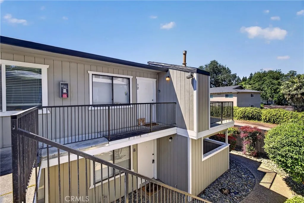 458 Nord Ave 12