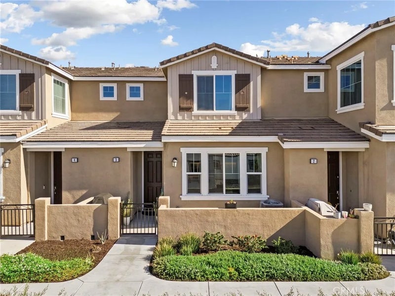 16018 Lasselle Street 3