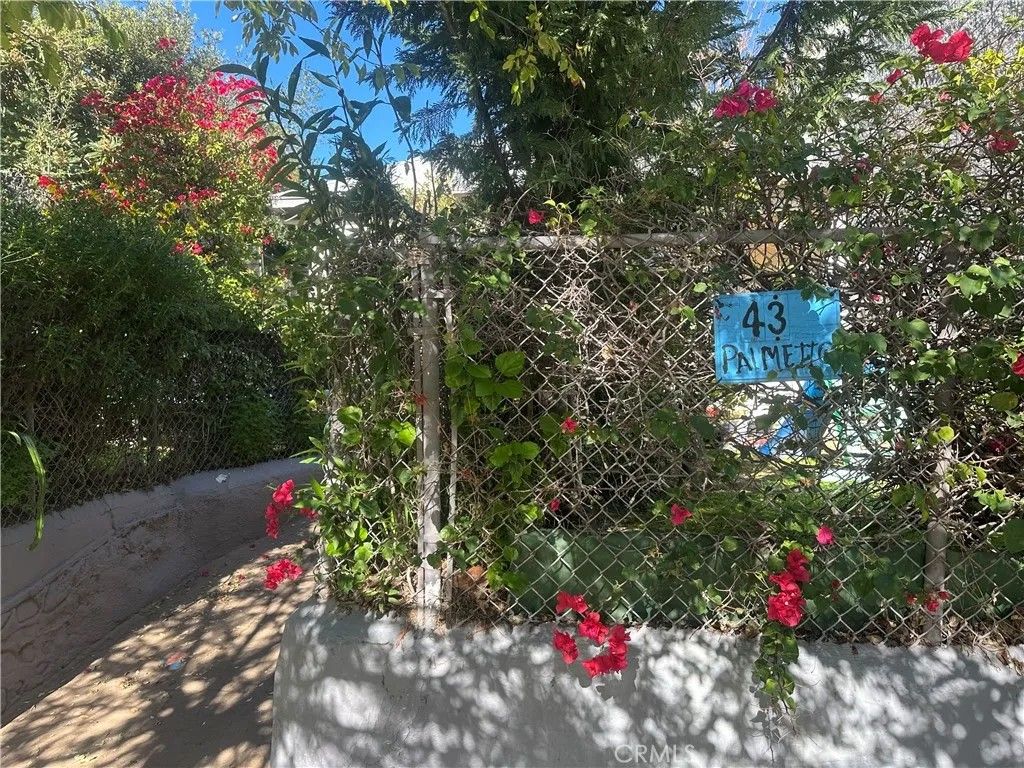 Photo of 43 Palmetto Dr, Pasadena, CA 91105 (MLS # DW25272765)