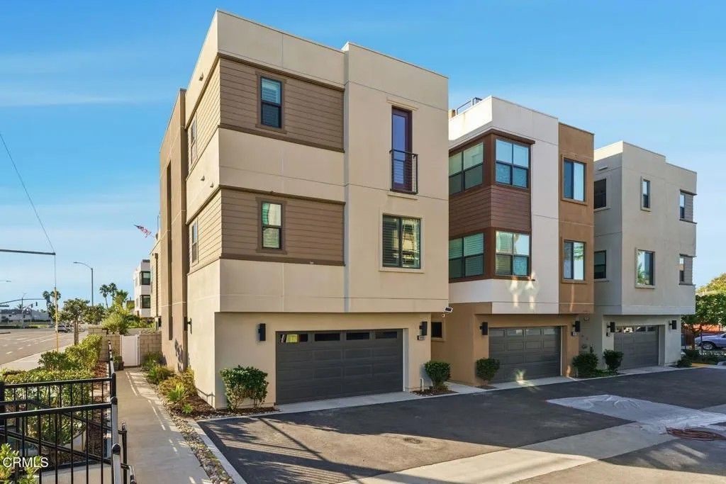 Photo of 1095 Canal Street, Oxnard, CA 93035 (MLS # V1-33816)