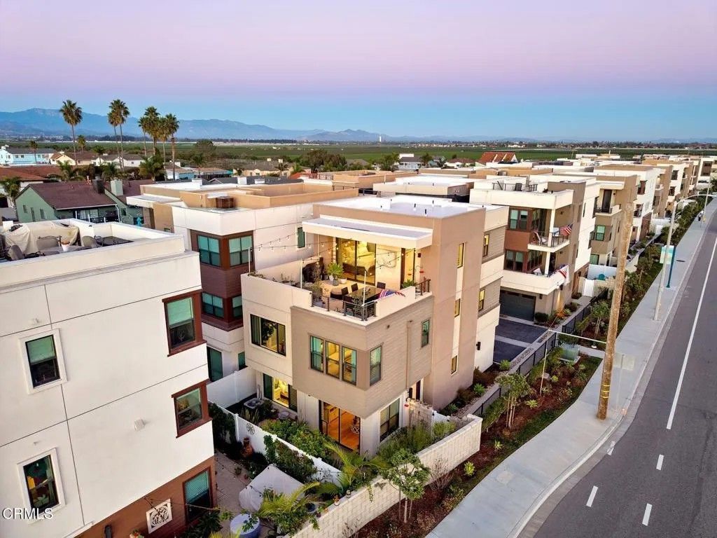 Photo of 1095 Canal Street, Oxnard, CA 93035 (MLS # V1-33816)