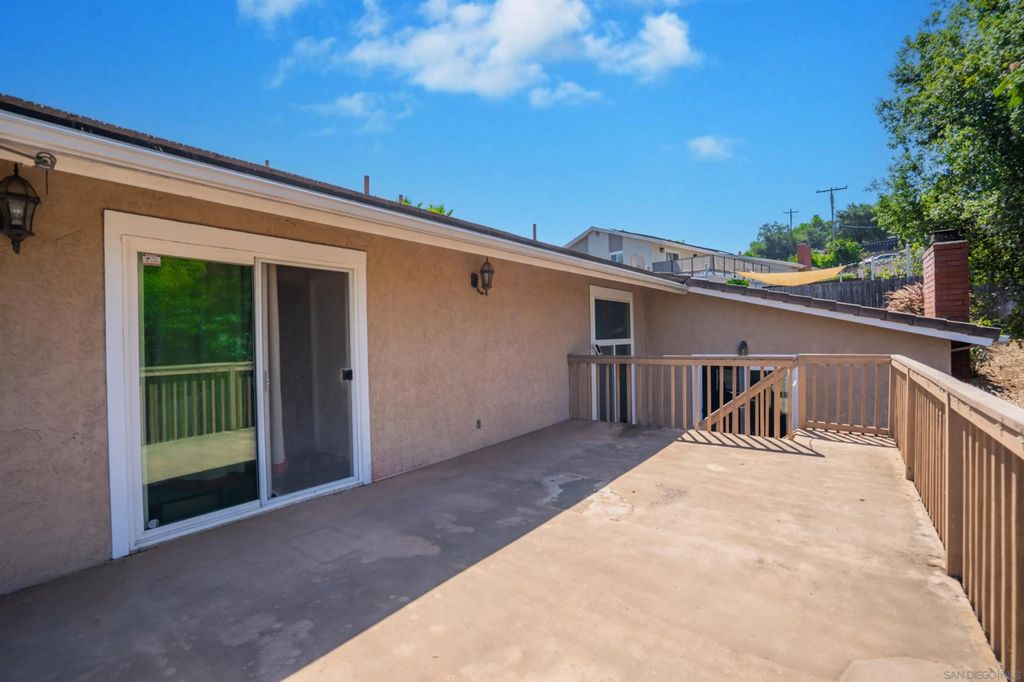 Photo of 1116 Circle Dr, Escondido, CA 92025 (MLS # 260002041)