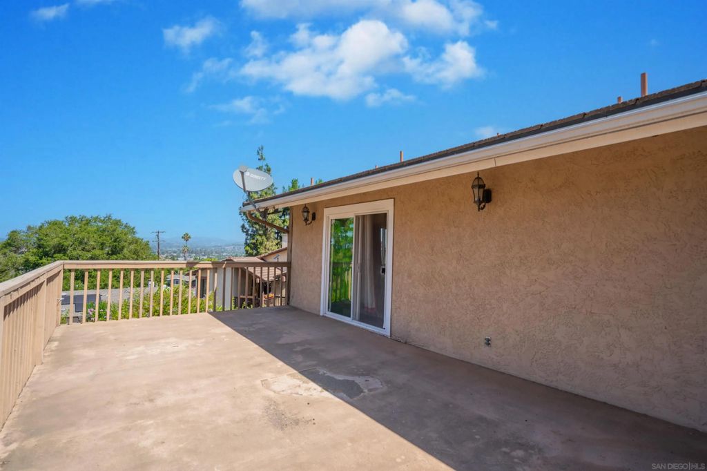 Photo of 1116 Circle Dr, Escondido, CA 92025 (MLS # 260002041)