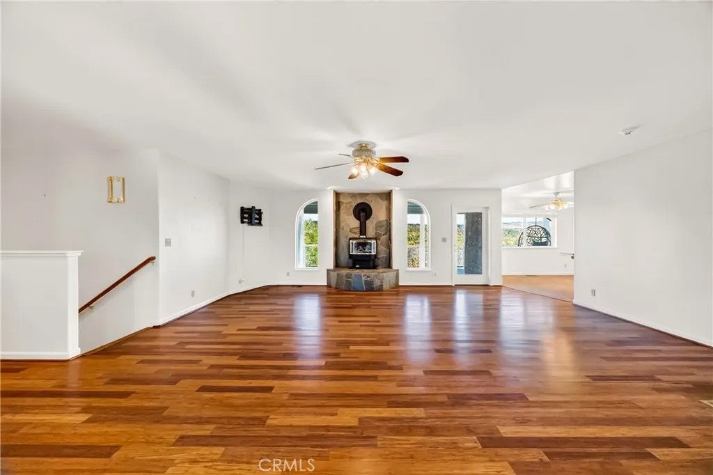 26 Regal Way