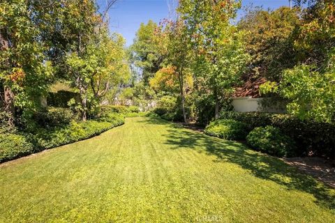 Tiny photo for 1126 Rosewalk Way, Pasadena, CA 91103 (MLS # AR25229245)