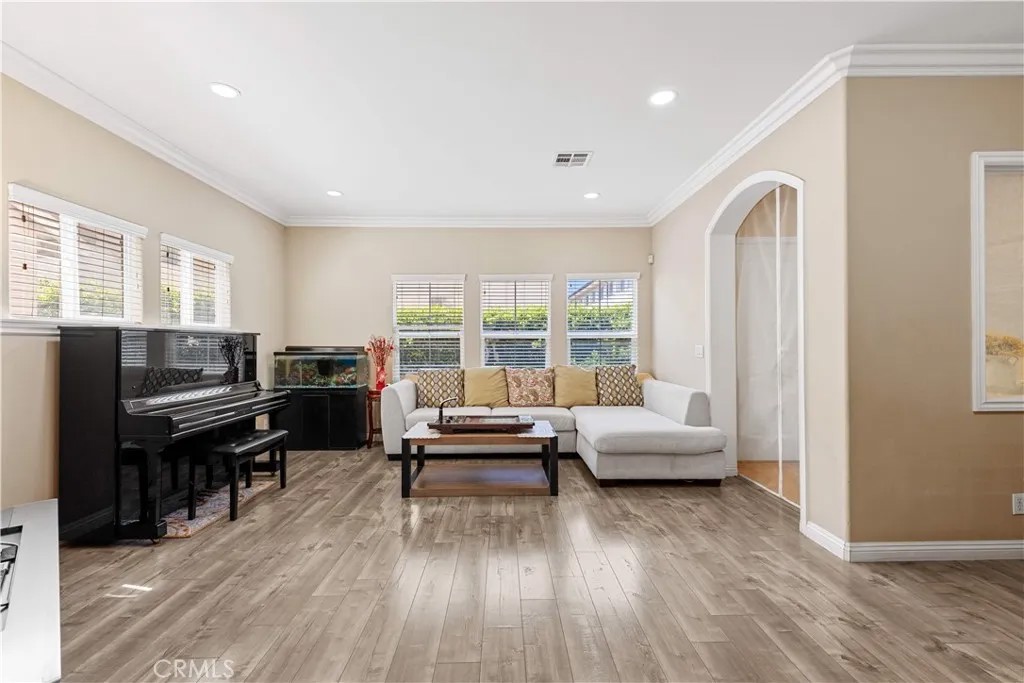 5237 Rosemead A