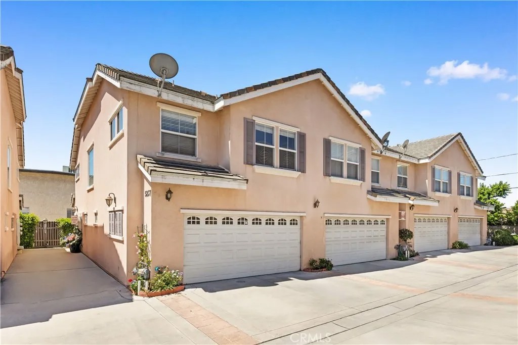 5237 Rosemead A