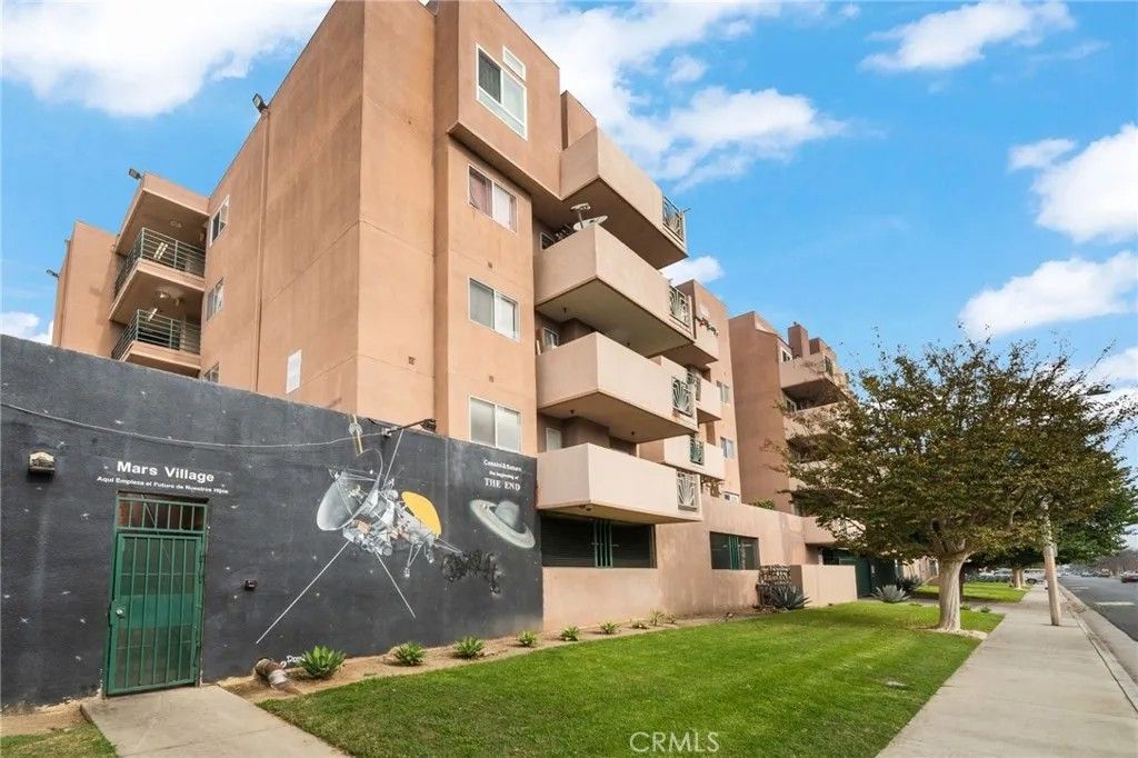 Photo of 450 E 4th Street #344, Santa Ana, CA 92701 (MLS # PW26017035)