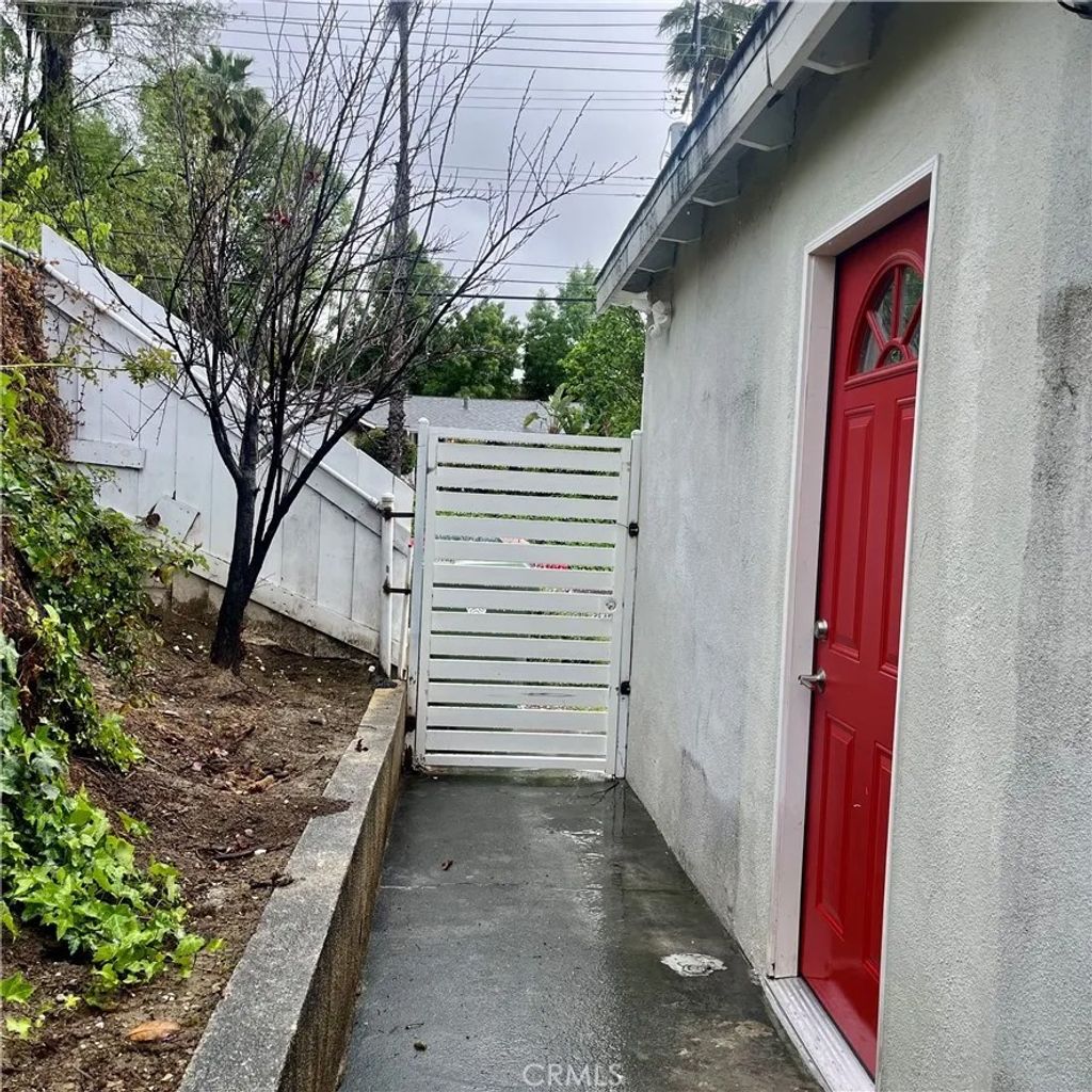 Photo of 20757 Clark Street, Woodland Hills, CA 91367 (MLS # SR26054716)