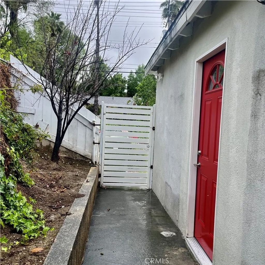 Photo of 20757 Clark Street, Woodland Hills, CA 91367 (MLS # SR26054716)