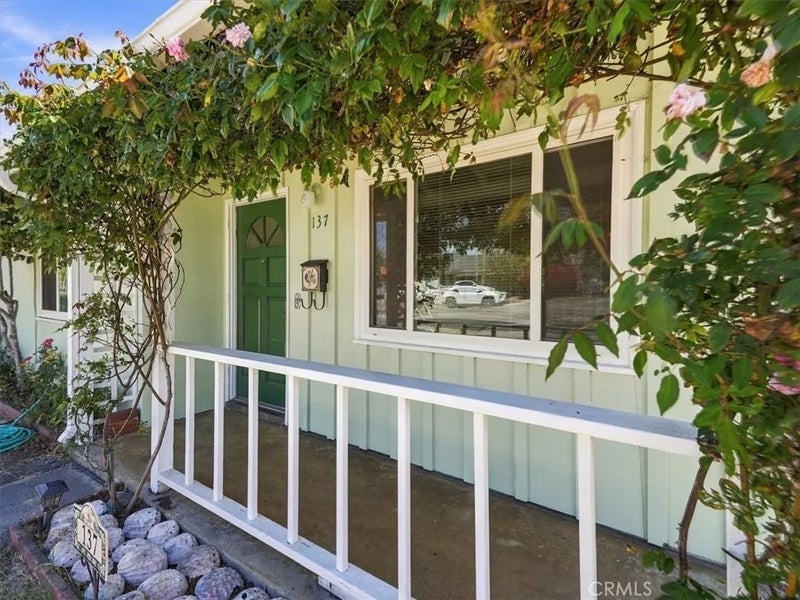 137 E Foothill Boulevard