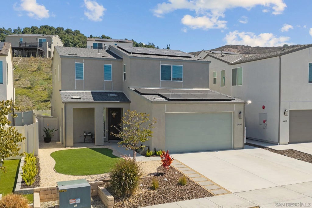 Photo of 35241 Valencia Pt, Fallbrook, CA 92028 (MLS # 260023660)