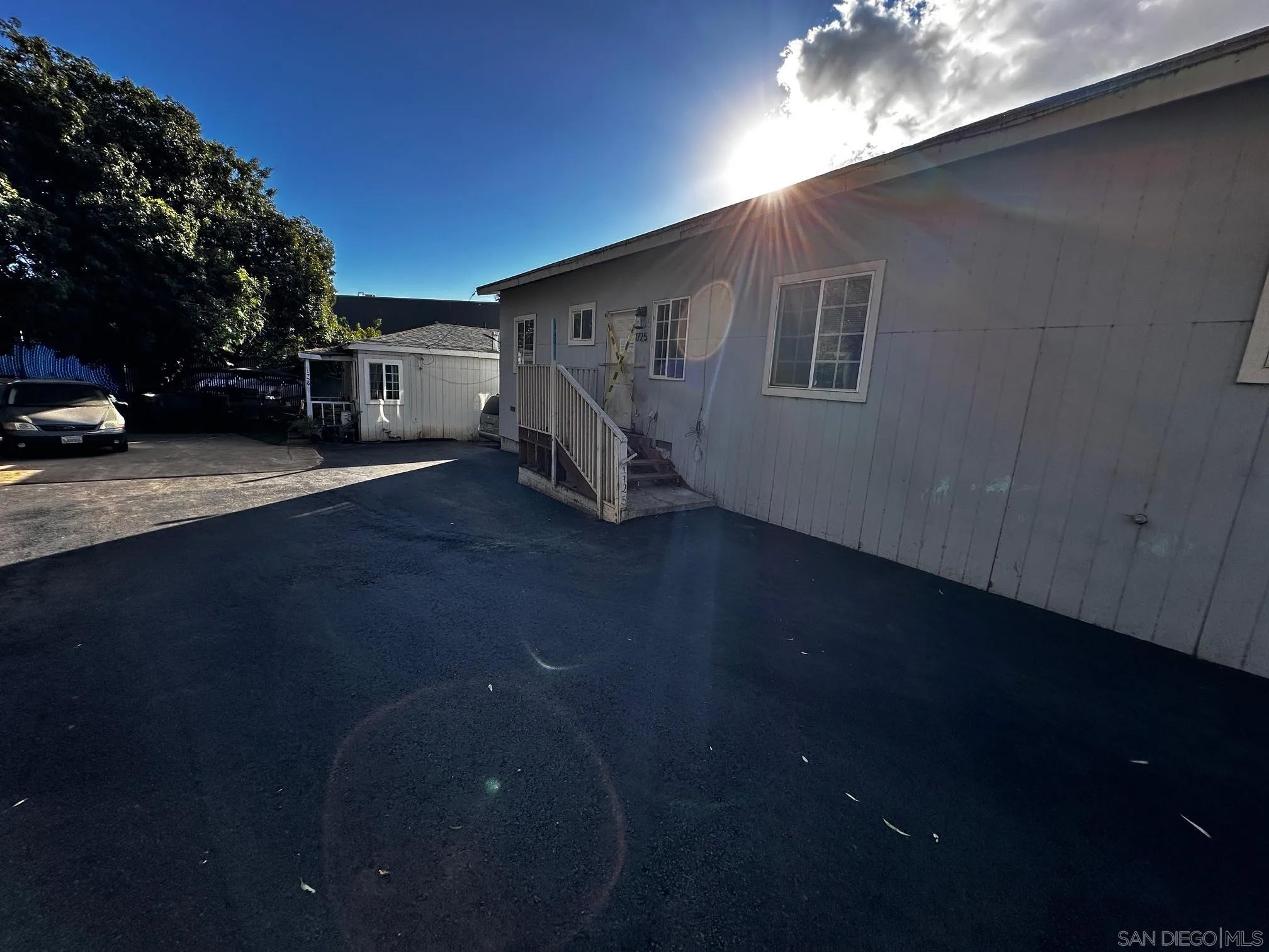 1721-29 Commercial St