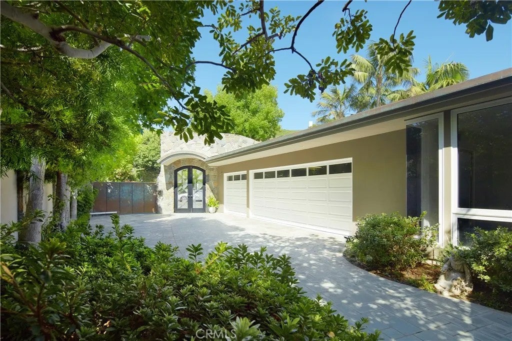 2027 Bayside Drive
