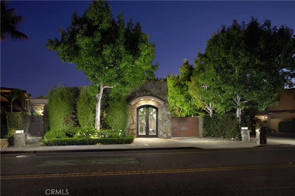 2027 Bayside Drive