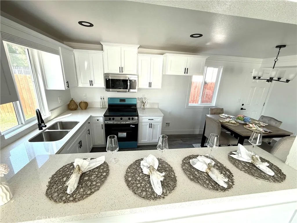 1677 E Imperial