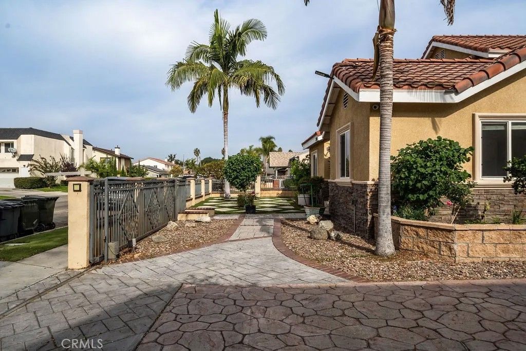 Photo of 13102 Monroe St, Garden Grove, CA 92844 (MLS # PW26001026)