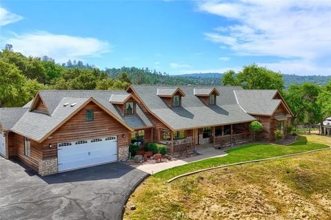 Photo of 32028 Cattle Way, Coarsegold, CA 93614 (MLS # FR26102425)