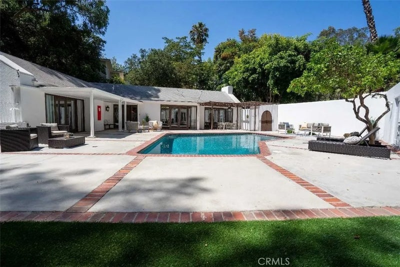 3183 N Laurel Canyon Blvd