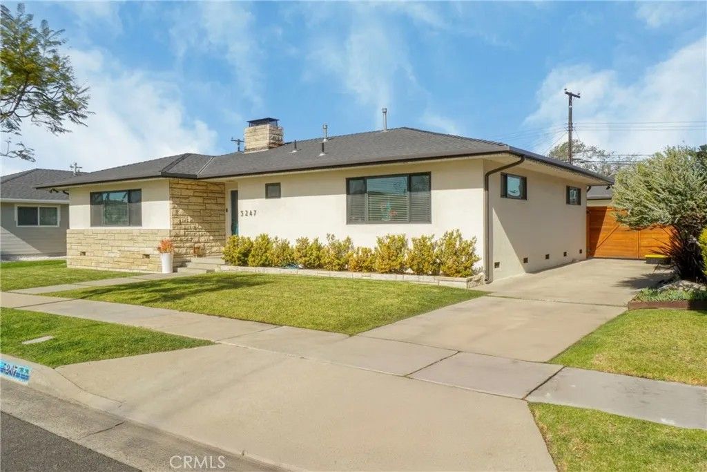 Photo of 5247 138th Street, Hawthorne, CA 90250 (MLS # SB26024884)