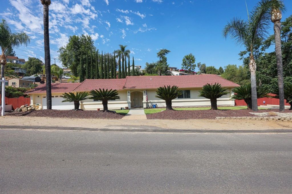 Photo of 12175 Gay Rio Dr, Lakeside, CA 92040 (MLS # 260015326)