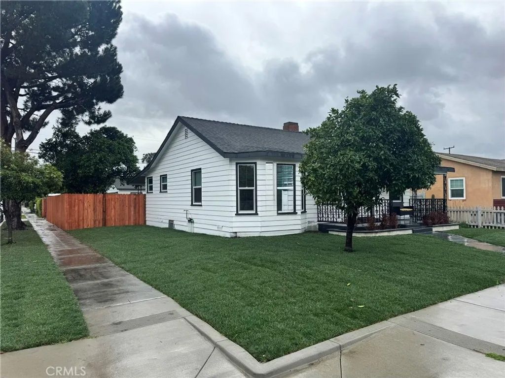 Photo of 6556 San Vincente St, Paramount, CA 90723 (MLS # PW26037981)