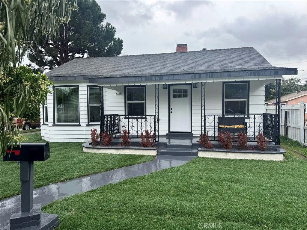 Photo of 6556 San Vincente St, Paramount, CA 90723 (MLS # PW26037981)