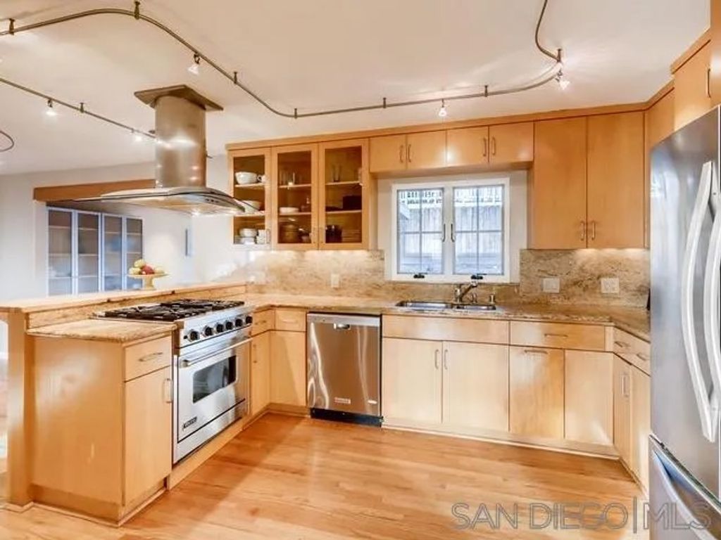 Photo of 1114 Skylark, La Jolla, CA 92037 (MLS # 250042799)