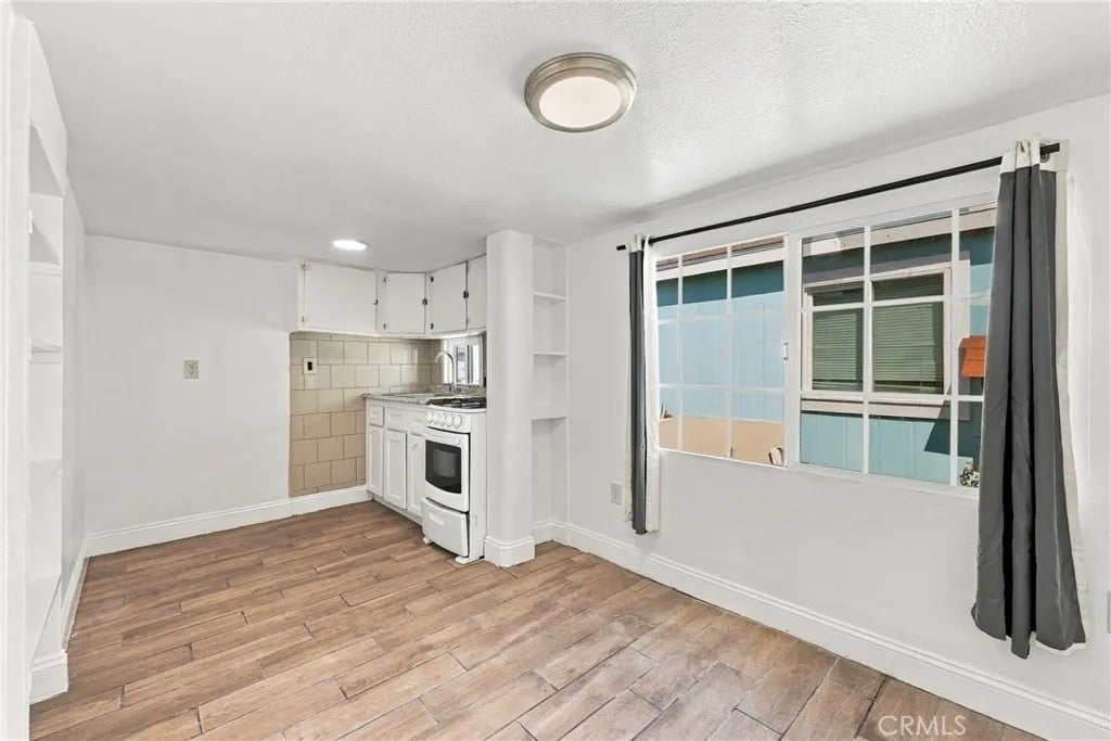 12265 Woodruff 42