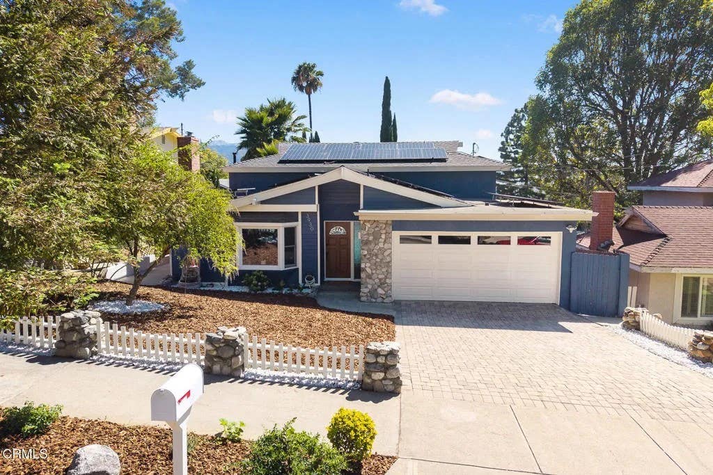 Photo of 3930 Burritt Way, Glendale, CA 91214 (MLS # P1-28572)