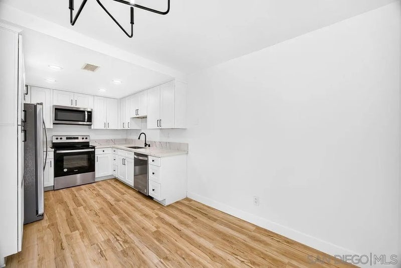 1213 E Ave H29