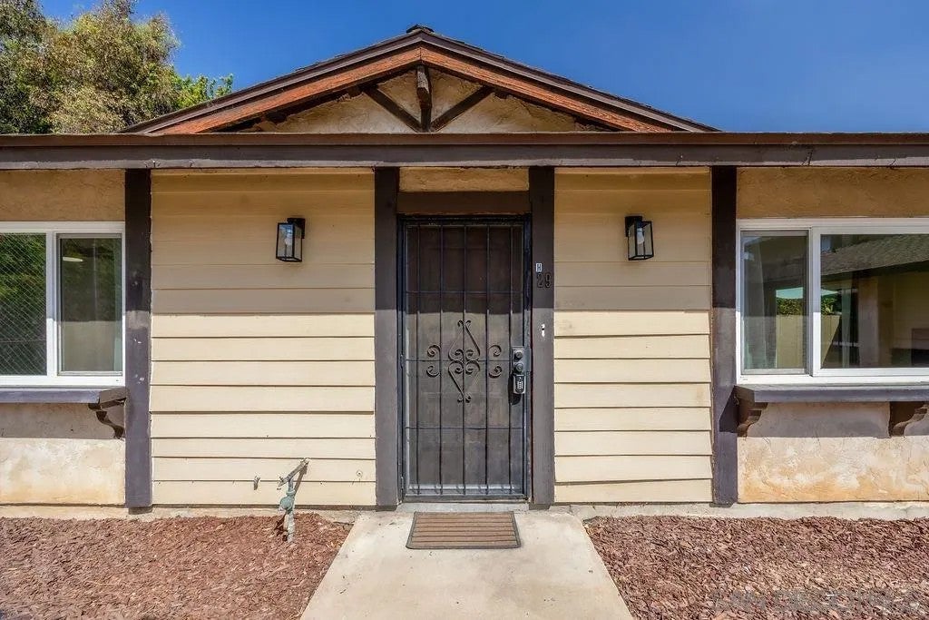 1213 E Ave H29