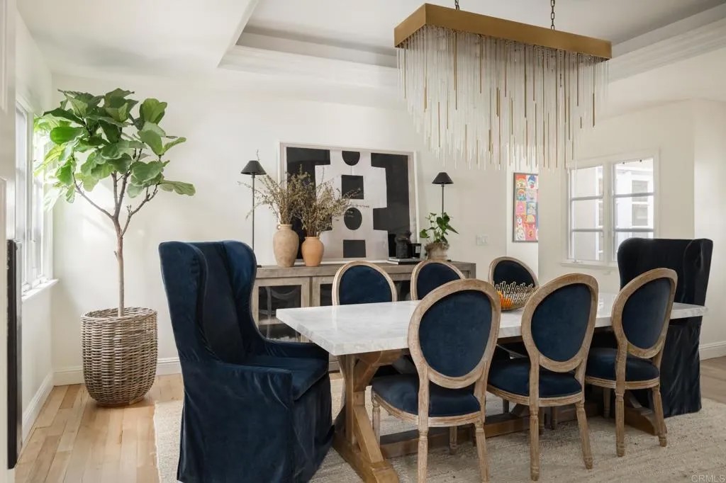 5499 Avenida Maravillas