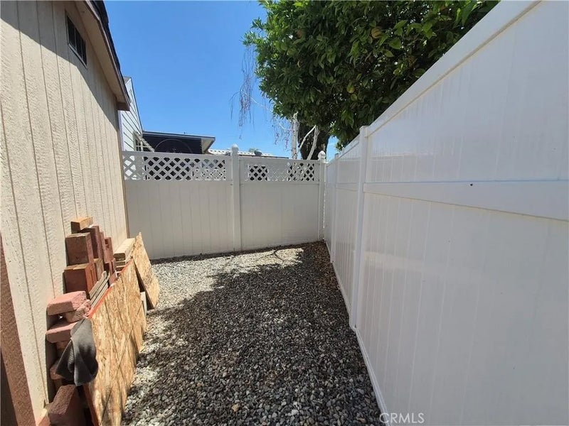 1295 S Cawston