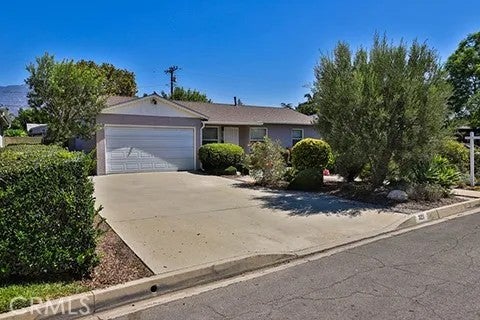 323 E El Sur Street