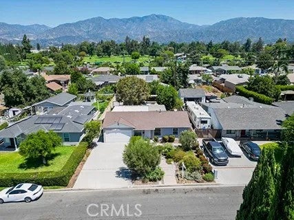 323 E El Sur Street