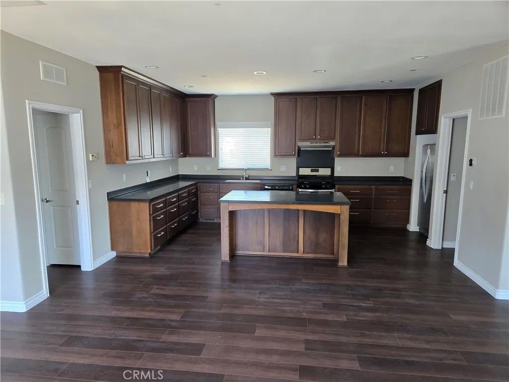 Photo of 10467 Gramercy Pl, Riverside, CA 92505 (MLS # OC26084138)