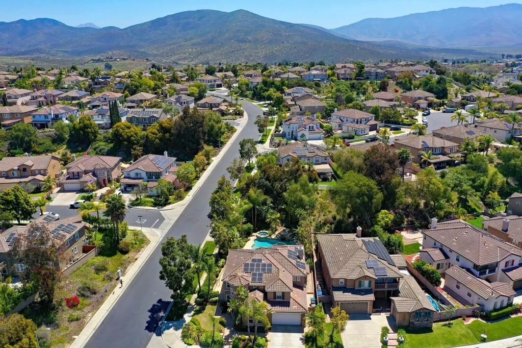 821 Shadow Ridge Pl