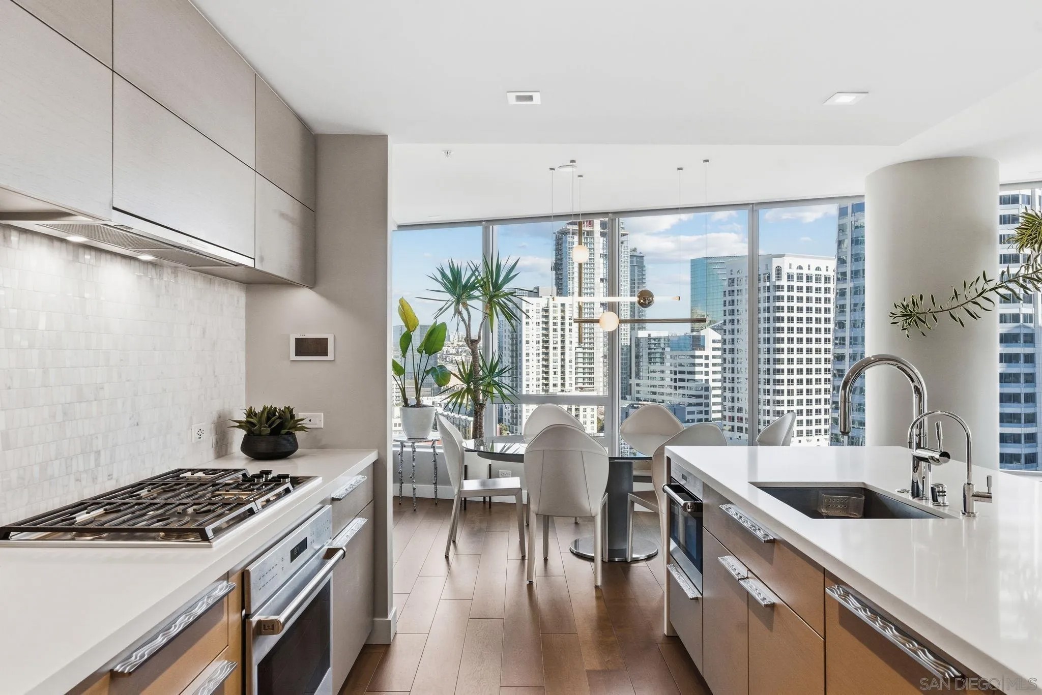 888 W E Street 1705