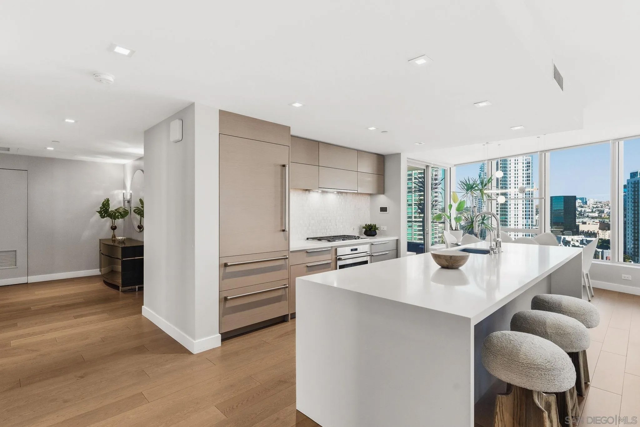 888 W E Street 1705