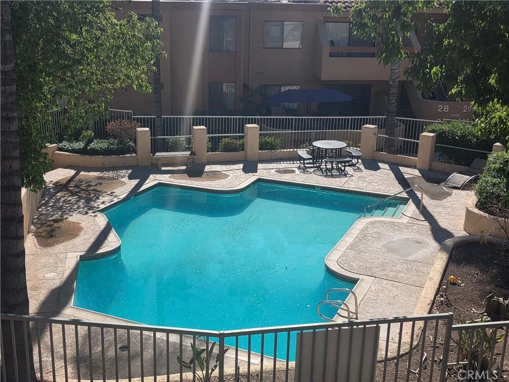 1400 W Edgehill